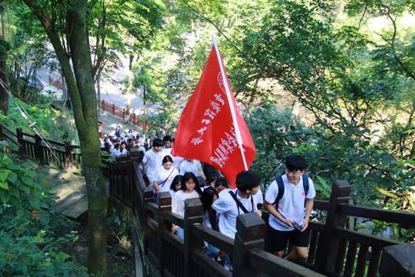 烤面包，记住不要直接进烤箱烤，诀窍告诉你，松软好吃，不塌陷