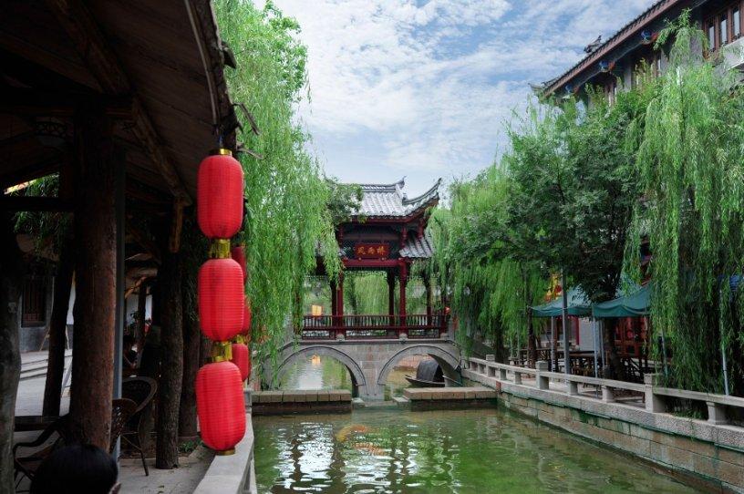 惊险!三岁女童被锁家中,厨房燃气还未关